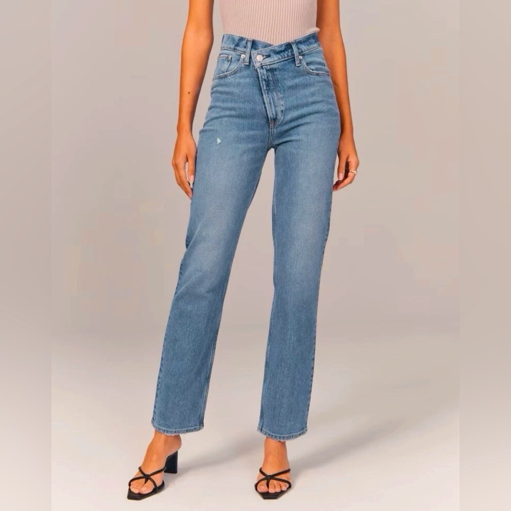 Abercrombie & Fitch Ultra High Rise 90s Straight Jean - Curve Love